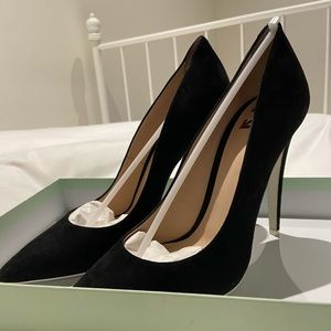 Authentic Off-White Black Suede Pumps Size 40